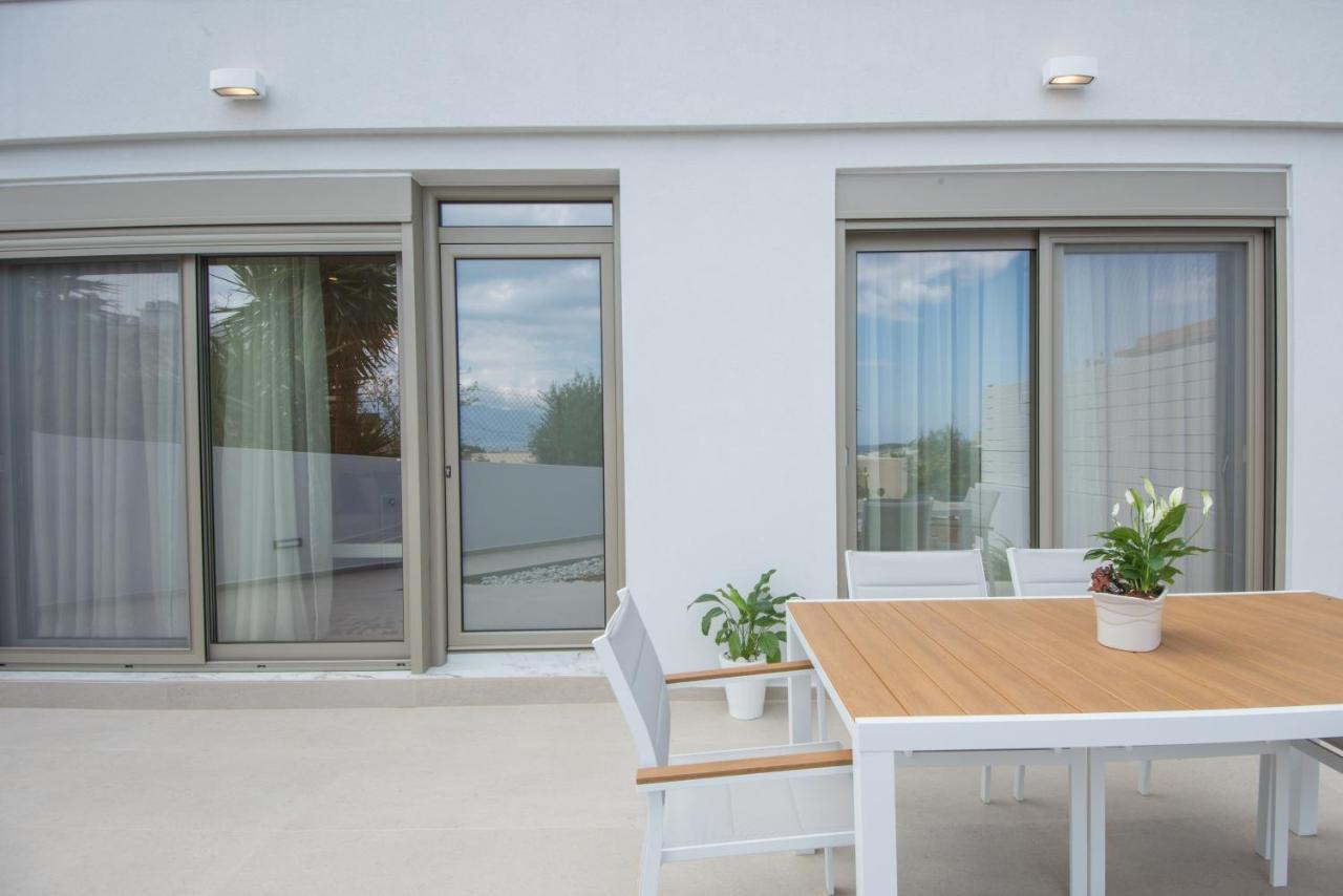 Lucy'S Apartment อายิโอสนิโกลาโอส ภายนอก รูปภาพ
